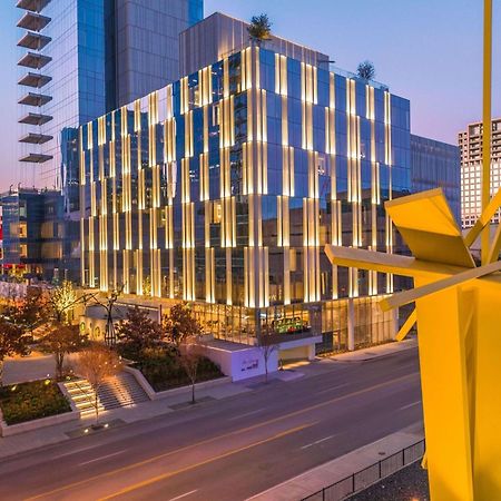 Hall Arts Hotel Dallas, Curio Collection By Hilton エクステリア 写真