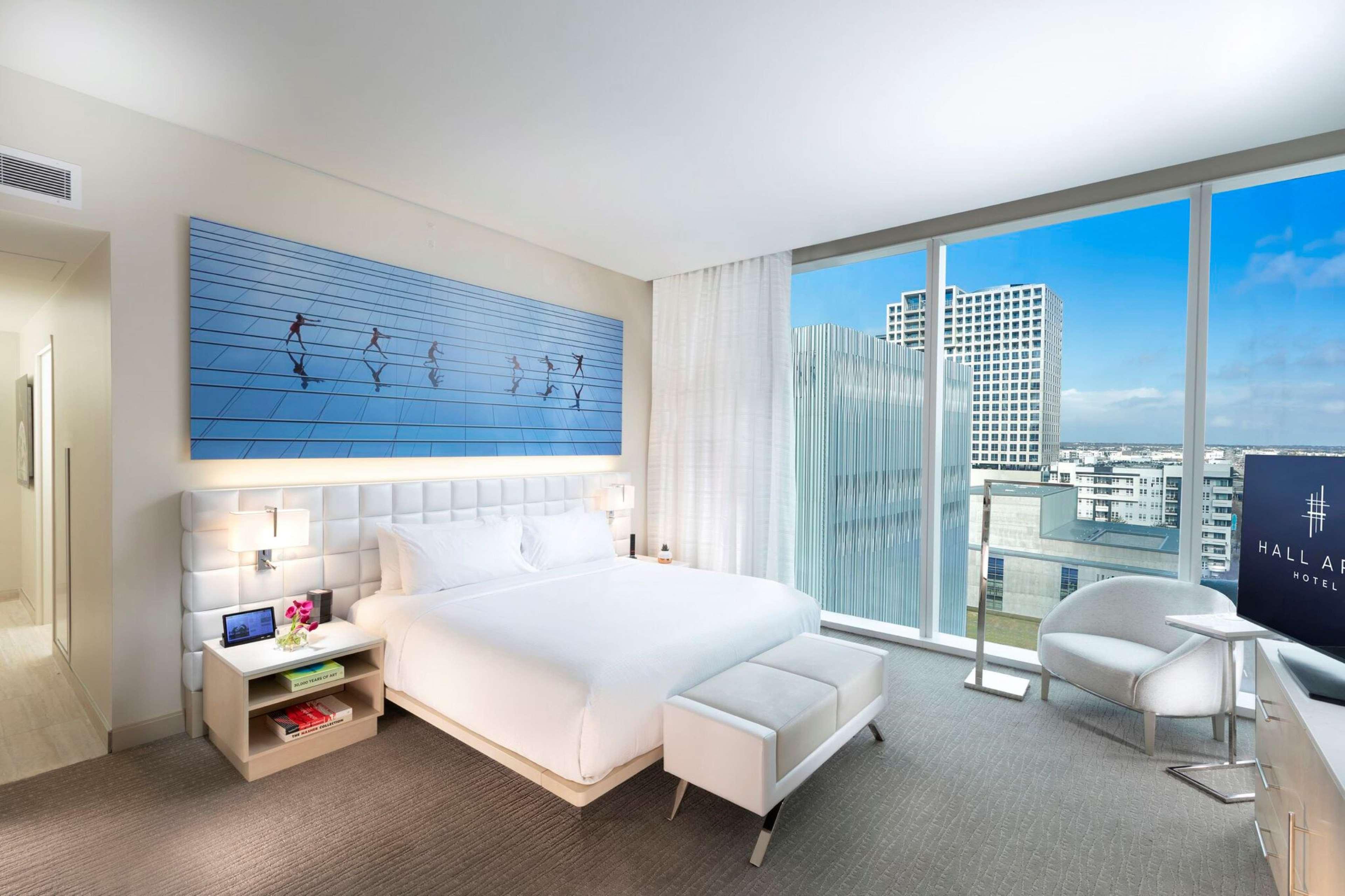 Hall Arts Hotel Dallas, Curio Collection By Hilton エクステリア 写真