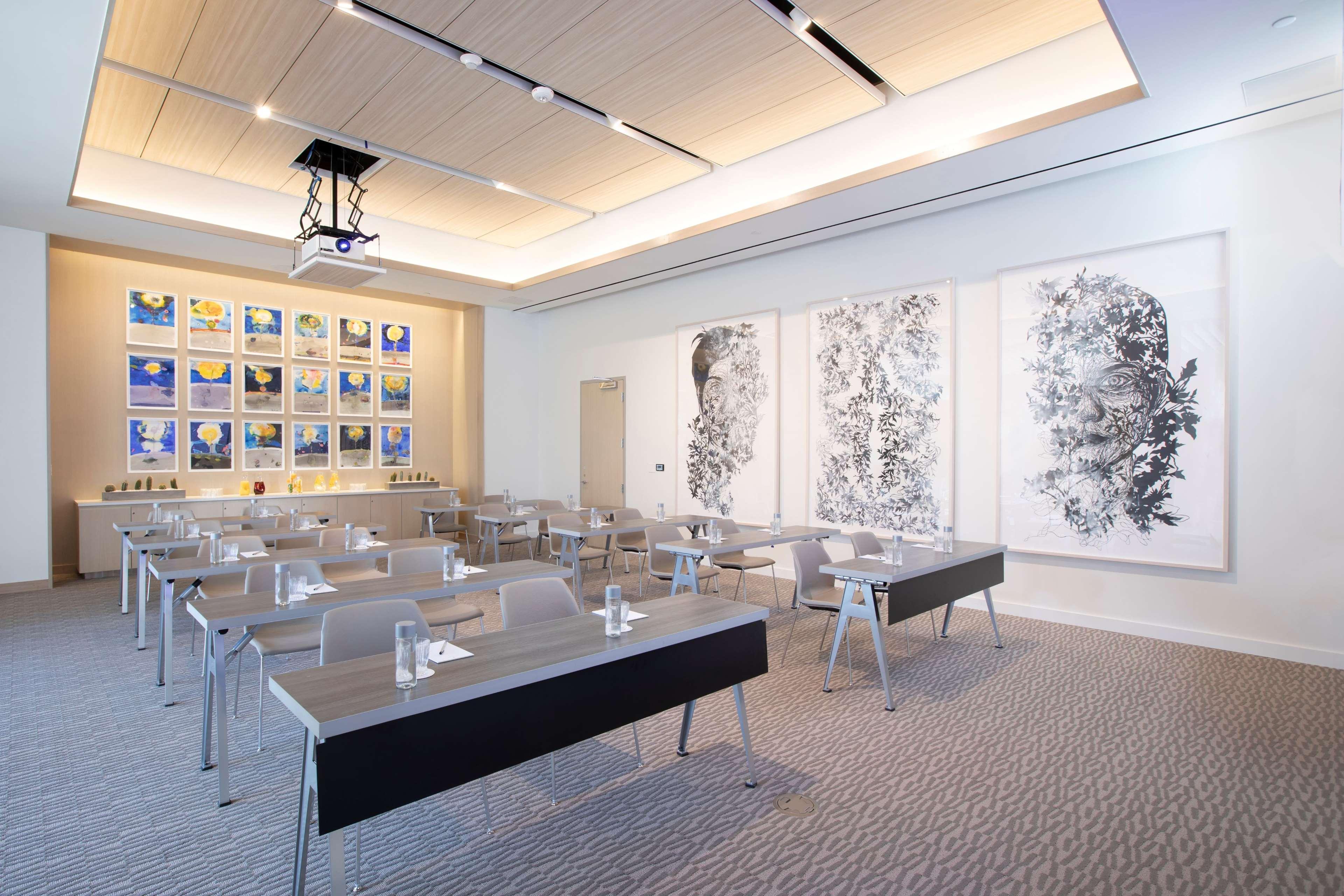 Hall Arts Hotel Dallas, Curio Collection By Hilton エクステリア 写真