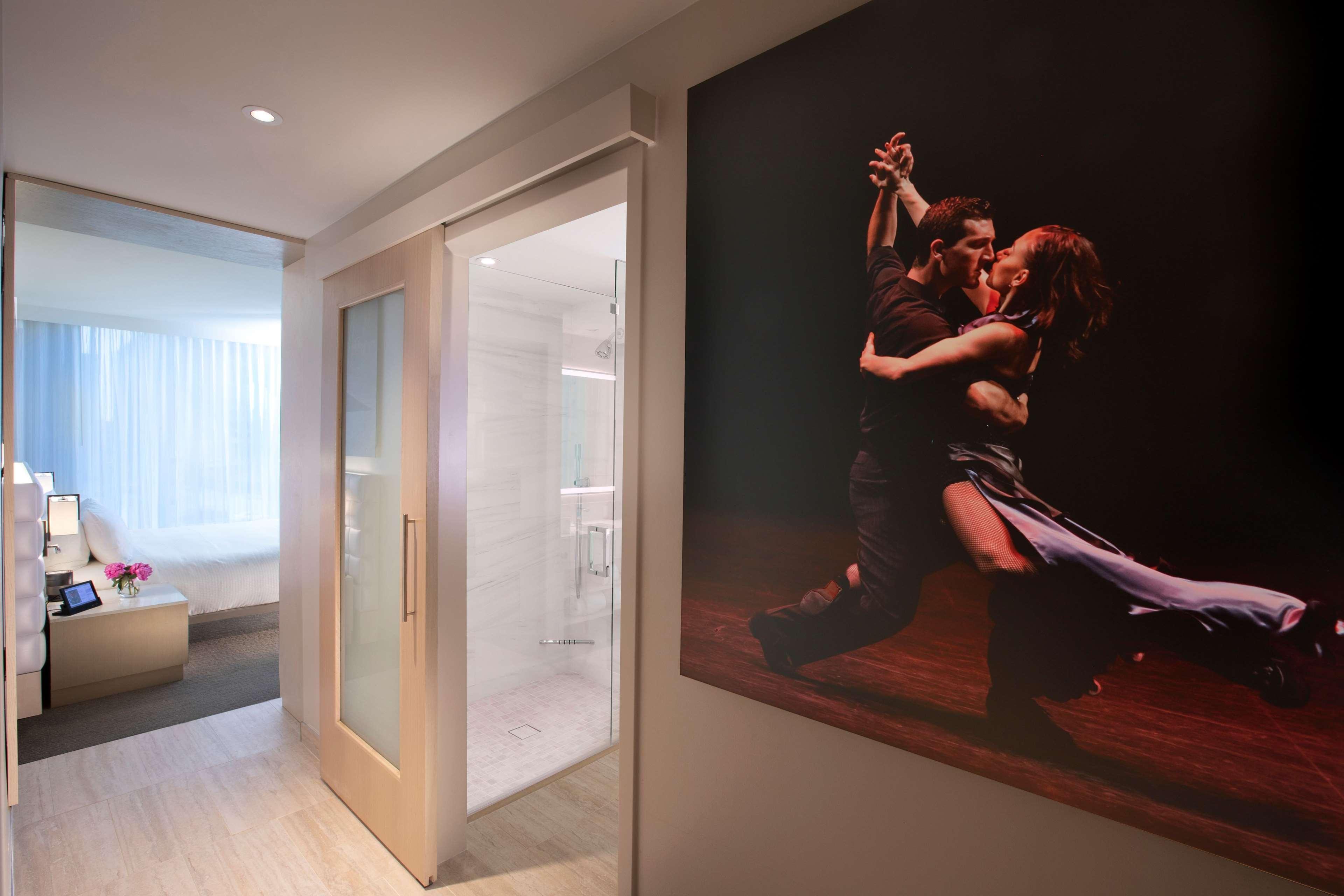 Hall Arts Hotel Dallas, Curio Collection By Hilton エクステリア 写真