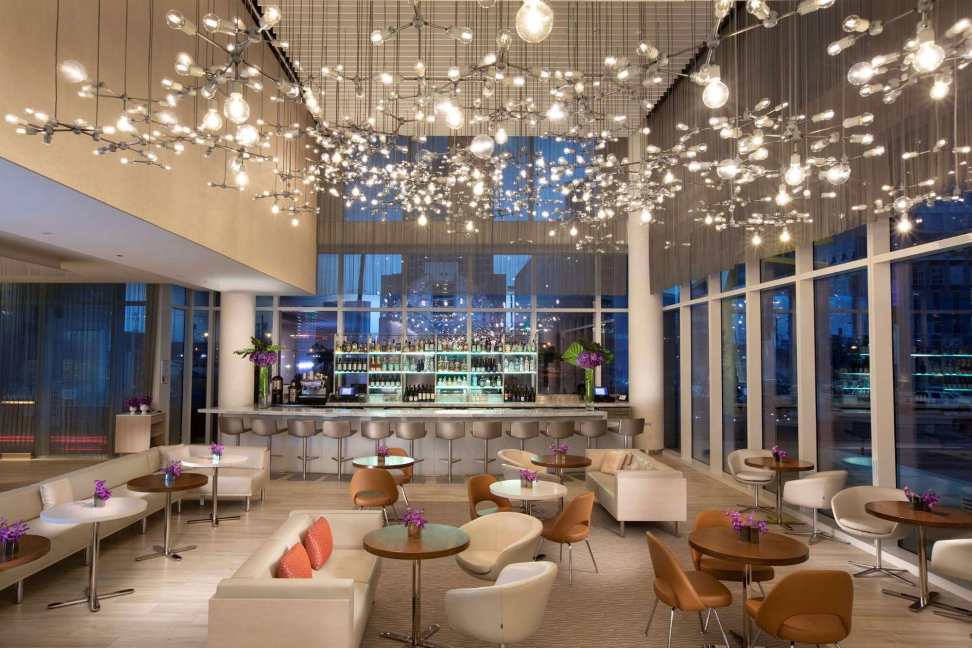 Hall Arts Hotel Dallas, Curio Collection By Hilton エクステリア 写真
