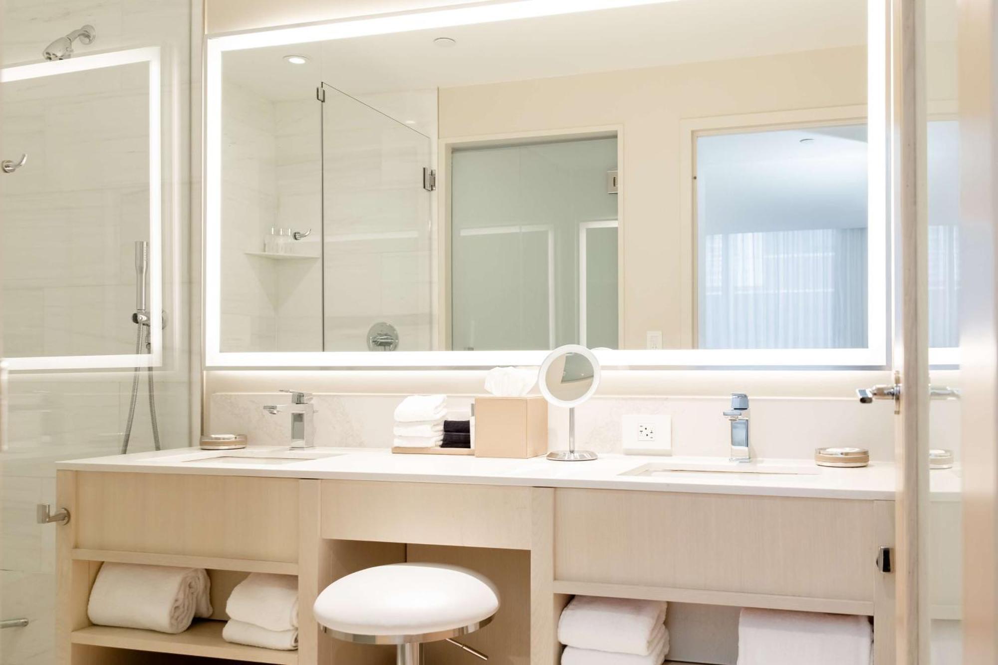 Hall Arts Hotel Dallas, Curio Collection By Hilton エクステリア 写真