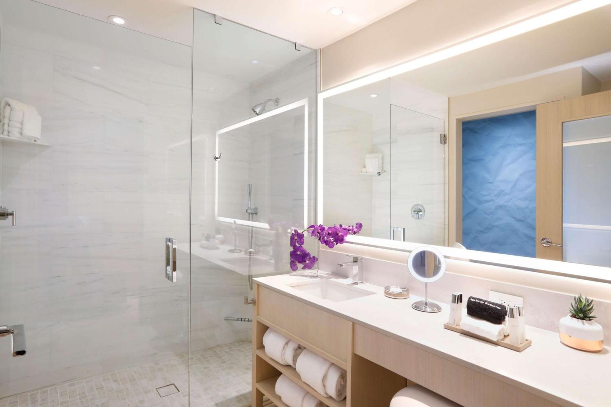 Hall Arts Hotel Dallas, Curio Collection By Hilton エクステリア 写真